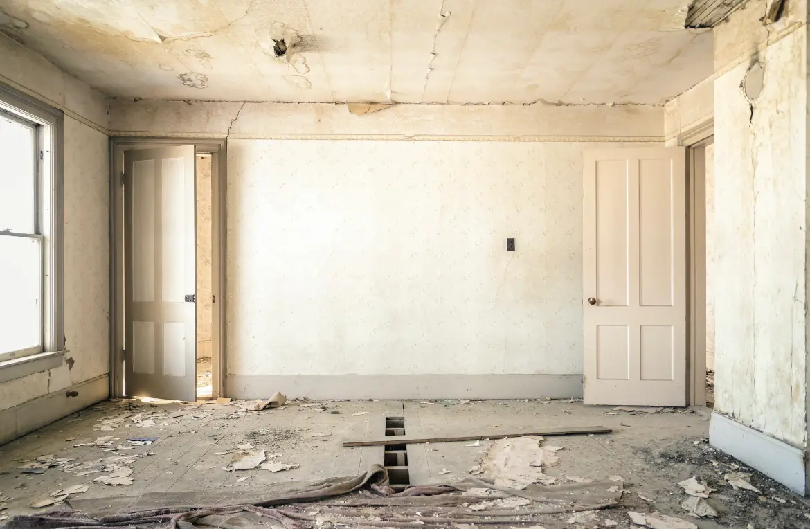 Waste disposal crew managing a cleanout project in Santa Clara